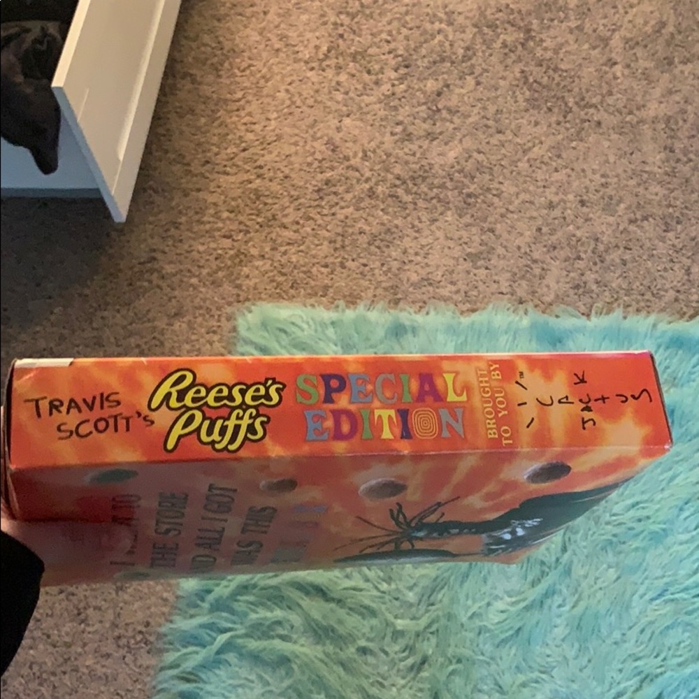 Travis Scott limited edition Reese’s Puffs - Picture 4 of 5